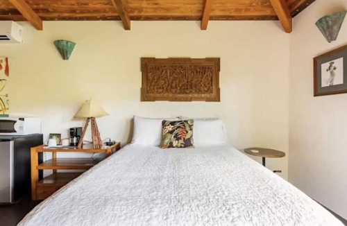 Hilo House | Escape to your private oasis