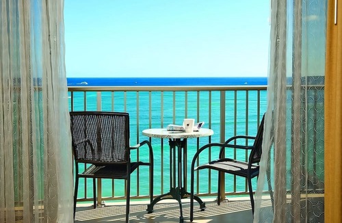 Waikiki Hotel | Central To Everything in Waikiki! 2 Serene Units, Restaurant, Pool, Ocean Front!