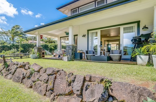 Pauwela House | Featured on Staycation TV Stunning Modern Home Surrounded by Nature