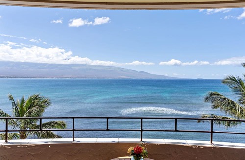 Maalaea Condo | All New! Beachy Chic Remodel, Ocean front with AC