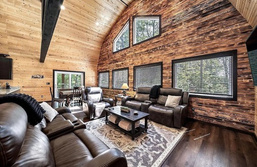 Rockbridge Cabin | Beautiful Cabin on 20 Acres in Hocking Hills - Early Bird Discounts!
