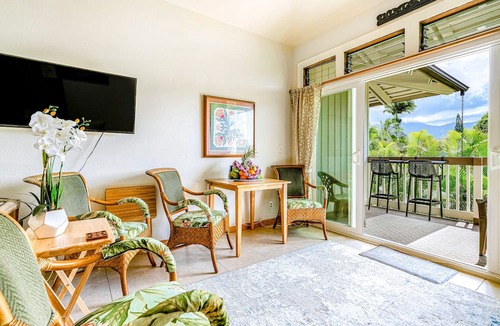 Princeville Apartment | 2nd floor studio with shared pool, fast WiFi, A/C, and mountain view