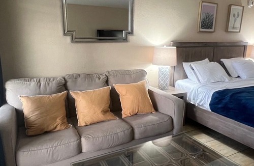 Waikiki Condo | Penthouse Studio in Western Waikiki - convenient location, & stunning views!