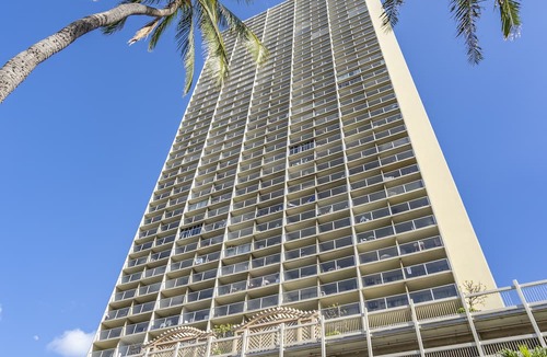 Waikiki Condo | Penthouse Studio in Western Waikiki - convenient location, & stunning views!