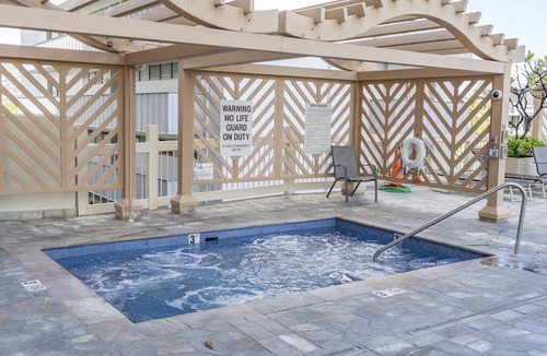 Waikiki Condo | Penthouse Studio in Western Waikiki - convenient location, & stunning views!