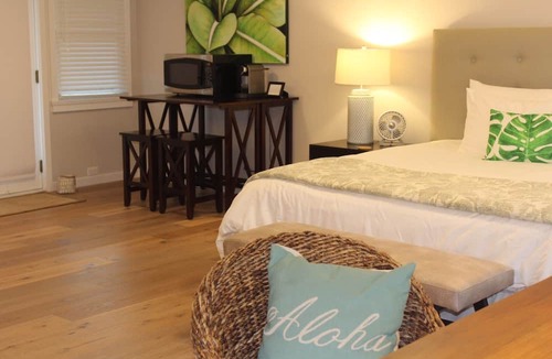 Kahala Apartment | Steps to Kahala Beach, quiet, King bed, patio, parking, A/C, kitchenette & BBQ
