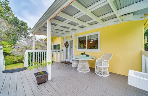 Volcano Cottage | 7 Mi to Volcanoes NP: Serene Cottage w/Deck!