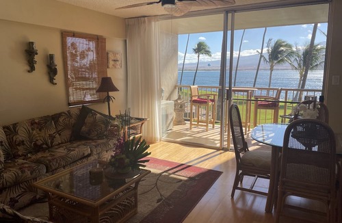 Maalaea Condo | Oceanfront, Luxurious Bed & Bedding, Air Conditioned, fast WiFi!