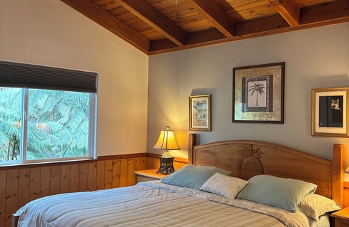 Kailua-Kona Cottage | Craftsman Cottage on 6 forested acres