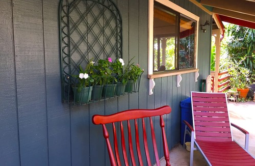 Pauwela Cottage | Ocean View Cabin located on Organic Coffee Farm with Hiking Trails