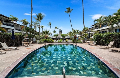Kailua-Kona Condo | 🏖️Ground Floor Fully Upgraded Kona Condo Steps to Ocean Pool | AC