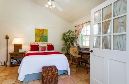 Waialee House | Beach-front Estate - North Shore, private setting, close to Haleiwa & surf spots