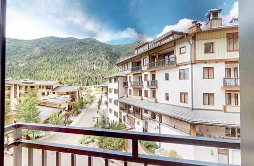 Taos Ski Valley Condo | Majestic Alpine Retreat - Walk to Lifts & Town