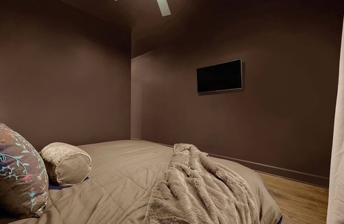 The Gulch Apartment | The Whiskey Wildflower, Downtown Nashville Luxe Stay + Walk to Broadway