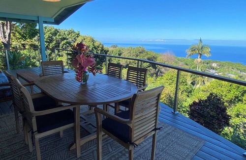 Honalo House | Kona Farm Stay - Amazing Ocean and Sunset Views