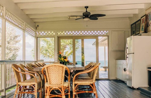 Punaluu House | Beachfront Luxurious Hawaiian Oasis