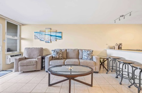 Punaluu Condo | Beachfront Condo Steps to Beach & Pool