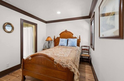 Jacksonville Cottage | The Williams - luxe 2-bedroom cottage w/onsite parking in downtown Jacksonville