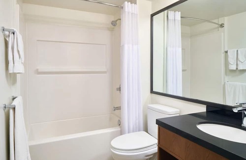 Ala Moana Hotel | 4 Family Friendly Units, Relaxing Garden Views, Pool Access, Minutes to Beaches