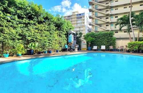 Waikiki Apartment | Charming studio for 3 at Waikiki Grand Hotel® in Waikiki with AC & Pool