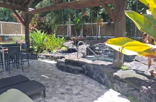 Pahoa House | Two houses for the price of one at beautiful orchid farm.