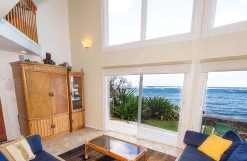 Anahola House | Beachfront Cottage Rental with Snorkeling near Anahola, Hawaii