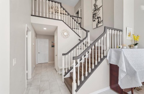 Ontario House | 6 bedroom Large house. Near Airport,Outlets Mall, No Party, Pets Friendly