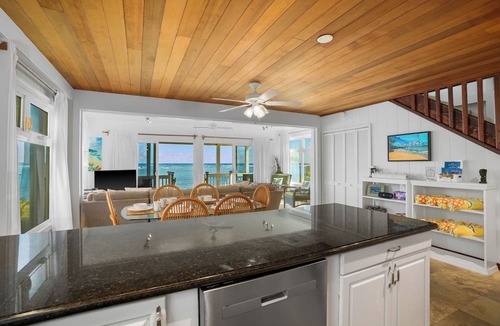 Anahola House | Summer Deal Oceanfront Kauai 2BR Home with Direct Beach Access