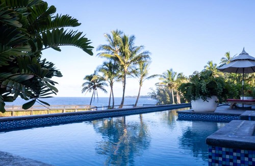 Hakalau House | Luxury Oceanfront Apartment Gated Cliffside Estate - Solar - Beach 10m walk