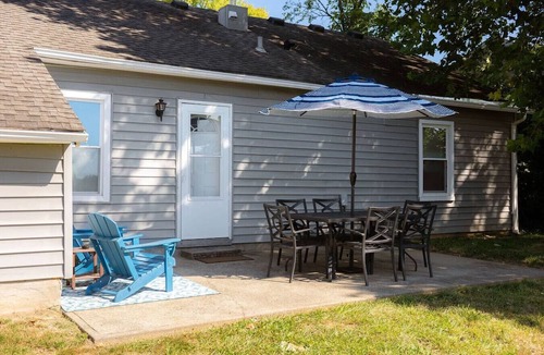 Loveland House | Stylish Family Loveland Home Quiet Yard Dog OK