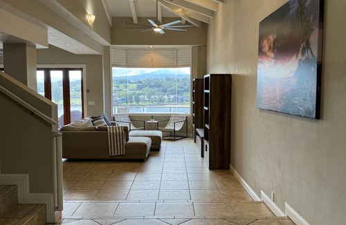 Lihue House | AMAZING VIEWS-Kalapaki Cliffside Penthouse-Perched above, elevator to the sand!
