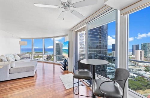 Ala Moana Condo | Beach, City lights and Mountain Views 180 degrees view & centrally located