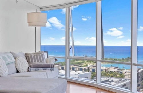 Ala Moana Condo | Beach, City lights and Mountain Views 180 degrees view & centrally located
