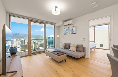 Ala Moana House | The Kapiolani Vista | Skyline Views, Pool, Gym | Walk to Beach & Ala Moana