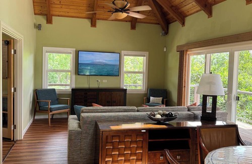 Makawao Cottage | Charming 4-Bedroom Cottage with AC, Smart TVs, and WiFi in Lower Kula