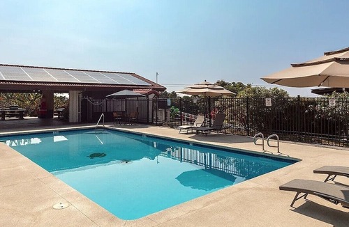 Honalo Condo | Streaming with Sunlight 2+2 Hawaiian Villa