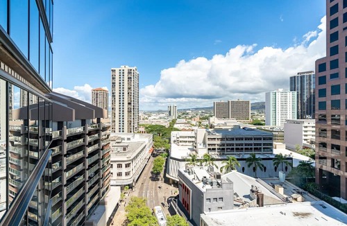 Downtown Honolulu Condo | Spacious Downtown Executive Retreat | Free Parking