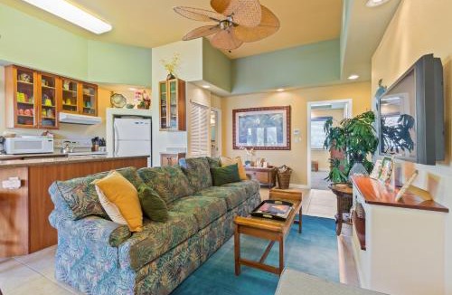 Kahaluu Bay House | Kahaluu Beach Villas 303