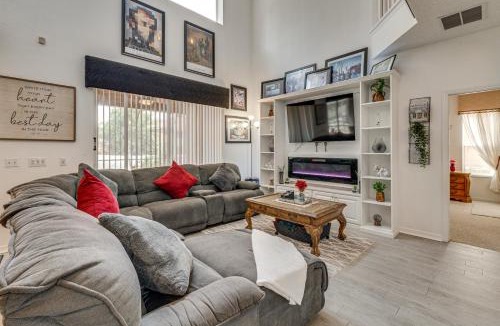 Seasons House | 9 Mi to Disney! Family-Friendly Home w/Pool