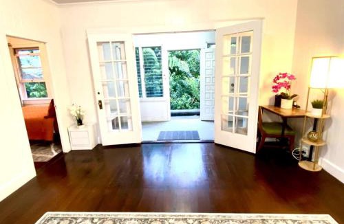 Hilo House | YOUR HILO HOMEBASE - Lovely 3 Bedroom in Heart of Hilo with AC!