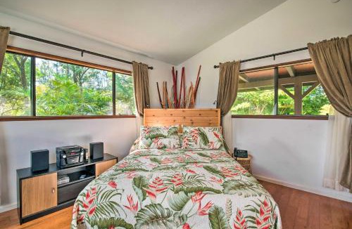 Mountain View Apartment | 'Fern Cottage' Island Escape with Rainforest View!