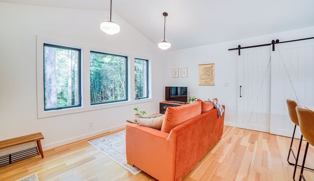 Peaceful Mendocino Cottage Surrounded By Redwoods in Mendocino