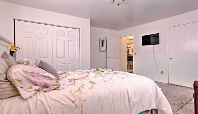 Expansive Getaway ~ 2 Miles to Mendenhall Glacier! in Juneau