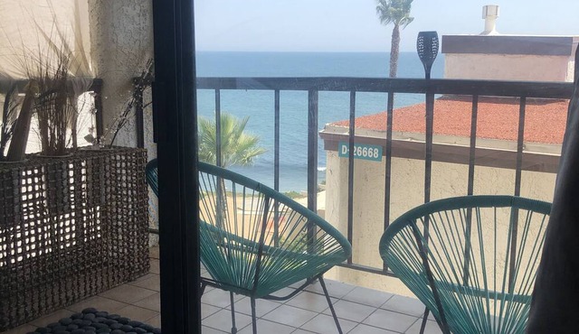 Beach Boho Chic -Oceanfront Malibu Condo in Malibu