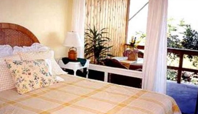 Hale-hoola B & B