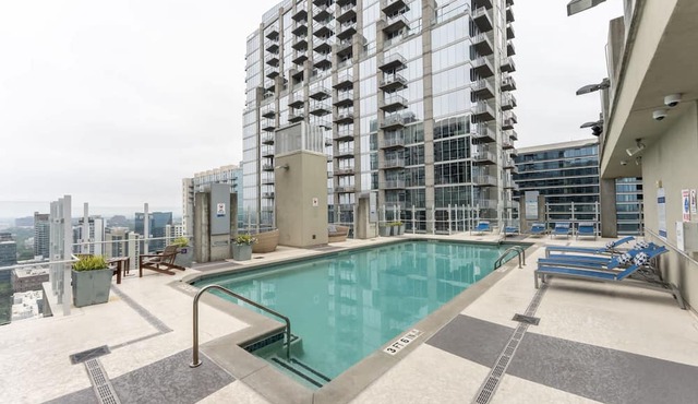 Midtown Atlanta 1BR Skyline Balcony Corner Condo by Piedmont Park Luxe Pad in Atlanta
