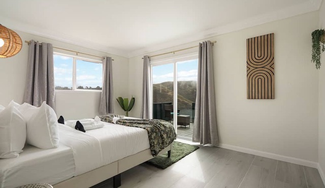 Cozy 2BR Mountain View Private Deck in Pacifica