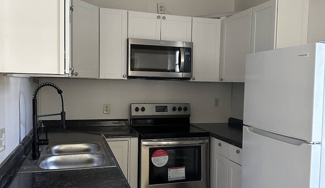 Cozy and comfortable guest suite close to Easton and Airport. in Columbus