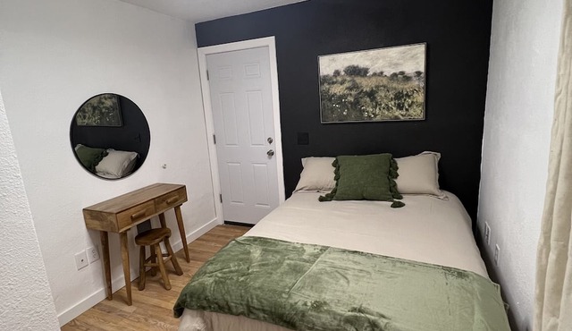 Cozy Kampflo Cottage ~ best location, block away from downtown! in Prosser