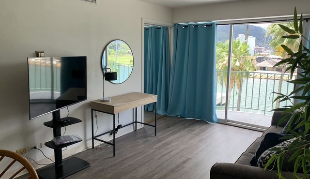 Waikiki Apartment sleeps 5 parking included in Honolulu